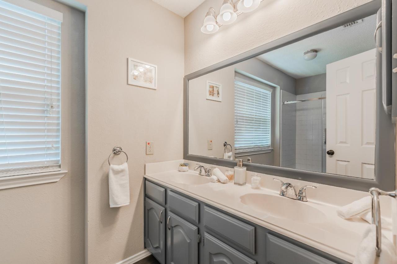 * *Astounding House **Perfect For Family And Friends , Pool , Hot Tub, & Game Room Allen Exterior photo